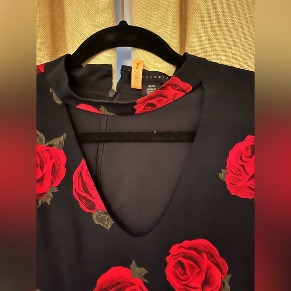 Black A-line dress with red roses. - Picture 3 of 3